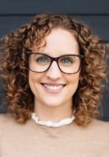 Sara Straubel headshot
